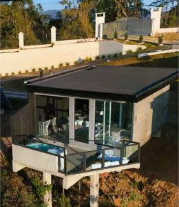 an aerial view of a house with a glass roof at Chalé Boutique - Spa - Sauna seca , Jacuzzi , Rede suspensa in Campos do Jordão