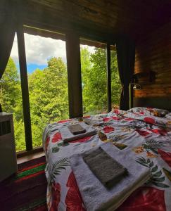 En eller flere senge i et værelse på Къща за гости Дядо Яни