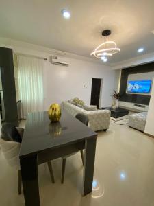 Μια τηλεόραση ή/και κέντρο ψυχαγωγίας στο Amors Apartment