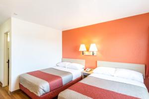 Postel nebo postele na pokoji v ubytování Motel 6-Redding, CA - Central