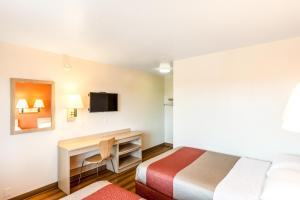 Postel nebo postele na pokoji v ubytování Motel 6-Redding, CA - Central