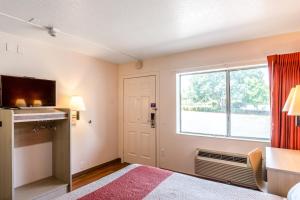 Postel nebo postele na pokoji v ubytování Motel 6-Redding, CA - Central