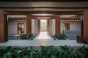 an entrance to a building with plants in the foreground at PYRENÉUS RESIDENCE GAV Resorts in Pirenópolis