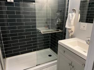 Ένα μπάνιο στο Stay with Jay - Quinta Suite +31 φωτογραφίες