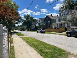 Η γειτονιά γύρω από ή μία γειτονιά κοντά σε αυτό το δωμάτιο σε οικογενειακή κατοικία