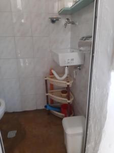 Koupelna v ubytování Casa privata con giardino Bardha lungomare + 3 fotografie