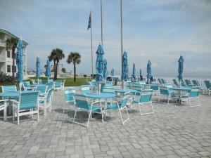 Φωτογραφία από το άλμπουμ του Beachside Bliss Ocean-View Condo with Pool and Private Beach Access Perfect for Families and Couples σε Ακτή Ντεϊτόνα