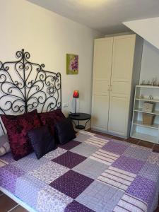 Ένα ή περισσότερα κρεβάτια σε δωμάτιο στο LA CASA del CASTAÑO