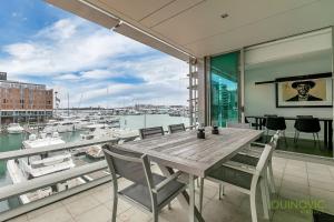 Výhled na řeku, která protéká v blízkosti apartmánu