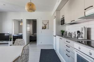 Η κουζίνα ή μικρή κουζίνα στο Spacious Apartment for 6 with Sauna
