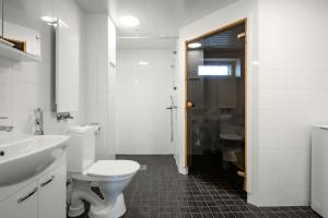 Ένα μπάνιο στο Spacious Apartment for 4 with Sauna +11 φωτογραφίες