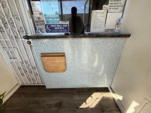 a entrance to a restaurant with a counter and a door at Travel Inn Downtown LA in Los Angeles +50 photos