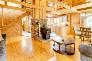 Gallery image of 7 Mi to Glens Falls Peaceful Retreat with Game Room 