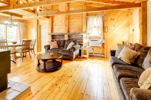 Gallery image of 7 Mi to Glens Falls Peaceful Retreat with Game Room 