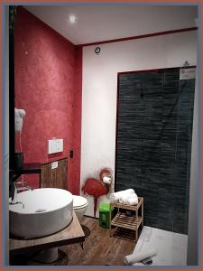 a bathroom with a tub and a sink and a toilet at Station Rooms in Modena +7 photos