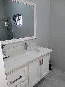 Ένα μπάνιο στο Oceanview Terrace +5 φωτογραφίες