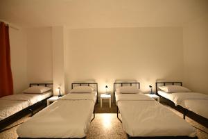 Katil atau katil-katil dalam bilik di AL Majd hostel