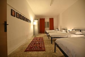 Katil atau katil-katil dalam bilik di AL Majd hostel