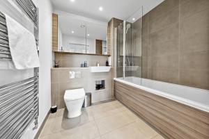 Vannituba majutusasutuses Fantastic 2 bed Flat with view IG11