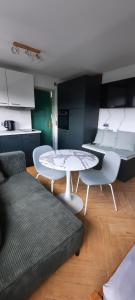 Η κουζίνα ή μικρή κουζίνα στο Schwarzwaldstübchen "Gran Vista" mit Schwimmbad