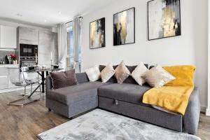 Köök või kööginurk majutusasutuses Fantastic 2 bed Flat with view IG11 +26 fotot