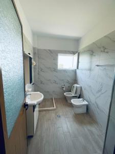 Un baño de Leoo Home