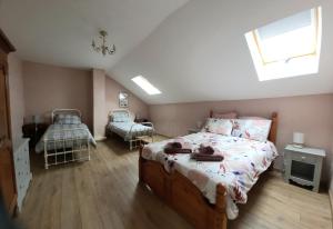 Giường trong phòng chung tại Gite de la Levrotiere - Alpes Mancelle