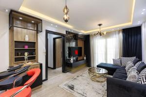 Χώρος καθιστικού στο 121/40/13 · Amazing luxury 2BR Apt Madinty Patio with views!