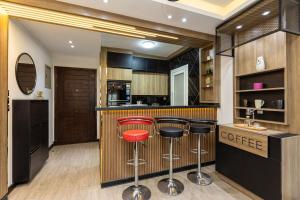 Η κουζίνα ή μικρή κουζίνα στο 121/40/13 · Amazing luxury 2BR Apt Madinty Patio with views!