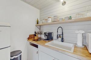 Gallery image of Ground Level - Serenity in Surf City in Surf City +8 photos