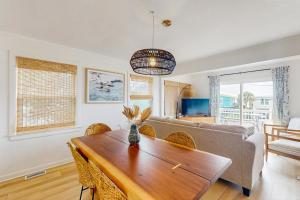 Gallery image of Top Level - Serenity in Surf City in Surf City