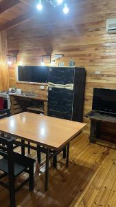 Η κουζίνα ή μικρή κουζίνα στο Cabañas Ollagua