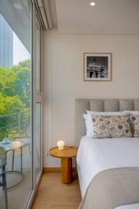 a bedroom with a white bed and a window at Capitalia Juarez in Mexico City