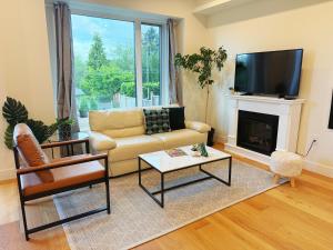 a living room with a couch and a fireplace at Roger & May's Cabin in Vancouver