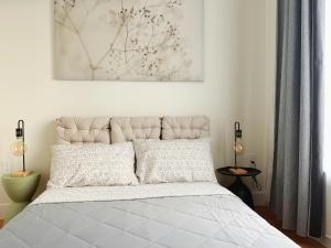 a bedroom with a large bed with two lamps at Roger & May's Cabin in Vancouver