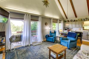 Η κουζίνα ή μικρή κουζίνα στο Deck, Fire Pit, Games Family Escape Near Boone