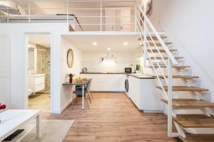 Кухня или мини-кухня в West Nest
