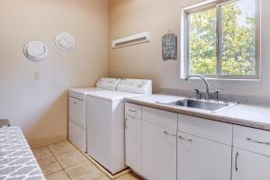 Foto sihtkohas Eden asuva majutusasutuse 5 Mi to Powder Mtn Tuscan Mountain Retreat galeriist +24 fotot