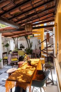 an outdoor patio with a table and chairs at Pousada e Hostel Da Rosa in Pipa