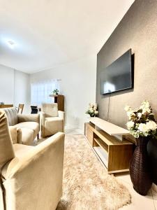 Μια τηλεόραση ή/και κέντρο ψυχαγωγίας στο APARTAMENTO CONFORT NO CENTRO Ar cond 2 QUARTOS