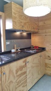 Una cocina o cocineta en Peumayenlodge 28 fotos más