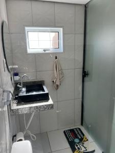 Ένα μπάνιο στο Suite aconchegante em casa histórica