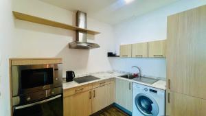 Η κουζίνα ή μικρή κουζίνα στο Cozy Apartment in Seef