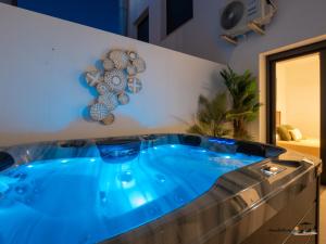 a jacuzzi tub with blue lighting in a room at FLAMINGOS & SPA JACUZZi in San Pedro del Pinatar