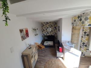 Η κουζίνα ή μικρή κουζίνα στο Charming village house in Pelissanne