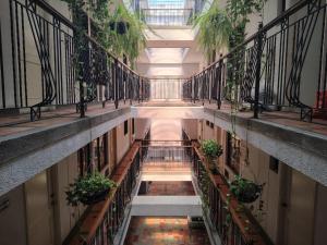 an empty hallway in a building with potted plants at A pasos del mar en El Rodadero, escape perfecto in Santa Marta