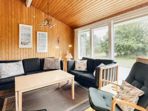 Χώρος καθιστικού στο 8 person holiday home in Dannemare