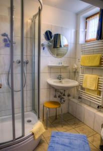 a bathroom with a shower and a sink and a tub at Weinhotel Hubertus Garni in Klotten