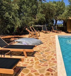 Πισίνα στο ή κοντά στο Wunderschönes Ferienhaus In Agios Stefanos
