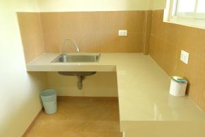Foto dalla galleria di Suki Beach Resort 3 Storey Bldg Standard Aircon Room a Sorsogon